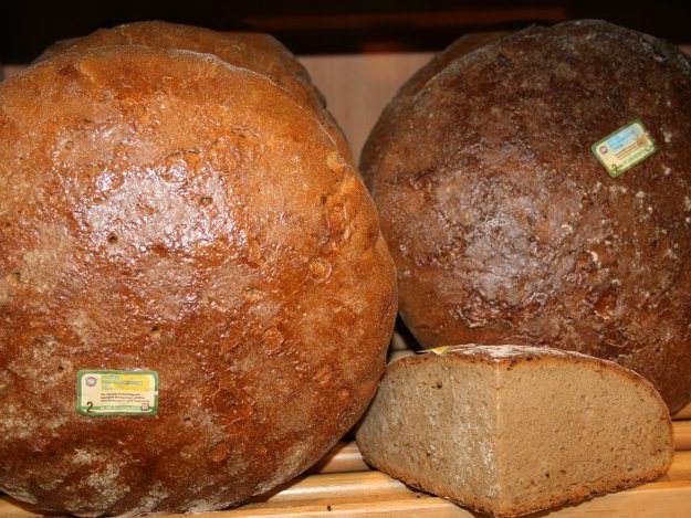 Gluten kommt vor allem in den Getreidearten Weizen, Dinkel, Roggen, Gerste und Hafer vor. Brotlaib