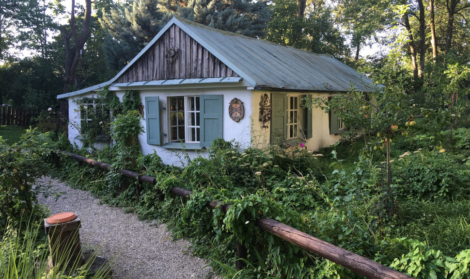Idylle bei der Ost-West-Friedenskirche in München Idylle bei der Ost-West-Friedenskirche in München