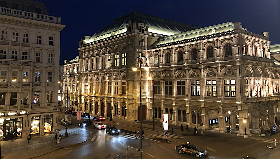 wunderschönes Panoramabild der Wiener Staatsoper Panorama der Wiener Staatsoper