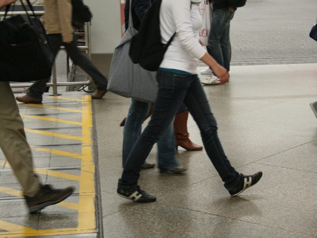 Rund 10 Prozent der Bevölkerung entwickeln irgendwann in ihrem Leben eine Soziale Phobie. Bahnhofsgedränge