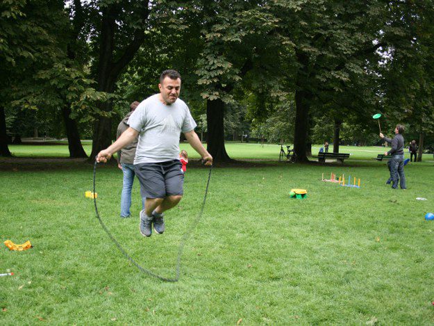 Mit Seilspringen kann gleichzeitig Kraft, Koordination und Ausdauer trainiert werden. Seilspringen