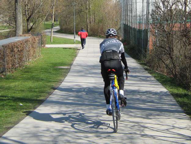 abwechselhaftes Trainingsprogramm und verschiedene Trainingsintensitäten. Triathlon