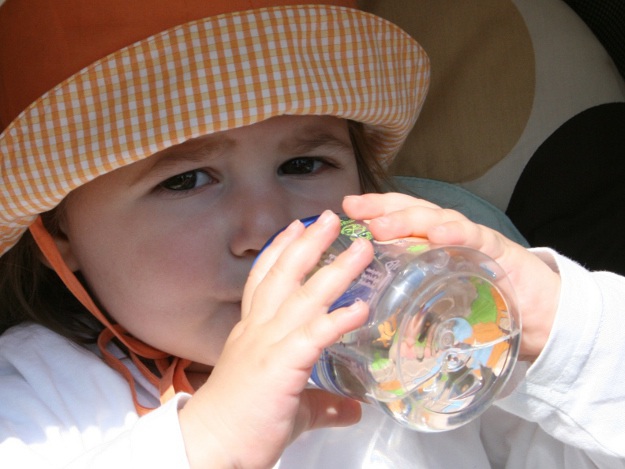 Mineralwasser trinken