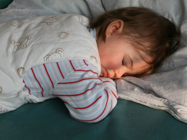 Nur die Wenigsten kommen auf die gesunde Menge Schlaf von etwa 8 Stunden pro Nacht. Süße Träume